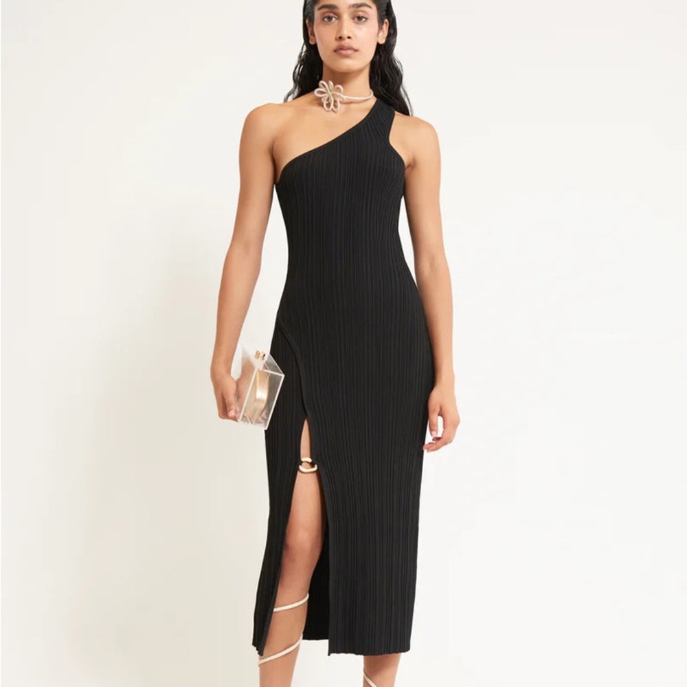 Elegant Black Sleeveless Dress